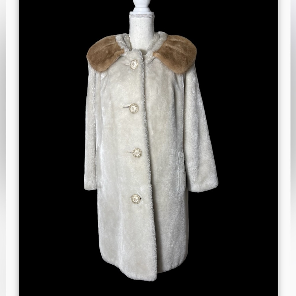 RETRO 1970's Borg Textiles Borgana by Fairmoor Women's off white Faux coat